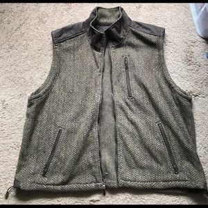 Orvis Men’s vest NWOT